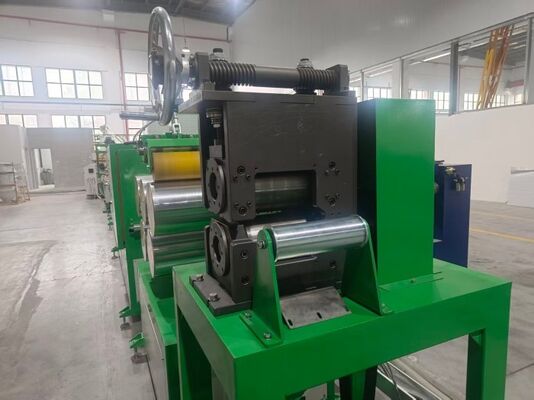 सटीक समायोज्यता, बहुमुखी प्रदर्शन - लचीली गहराई और दबाव नियंत्रण के साथ एम्बॉसिंग मशीन