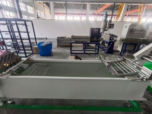 वास्तविक समय में उत्पादन डेटा प्रदर्शनः गति, लंबाई, तनाव और तापमान